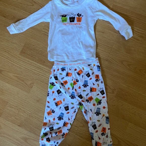 Girl’s Or Boy’s Halloween Pajamas - Picture 1 of 5